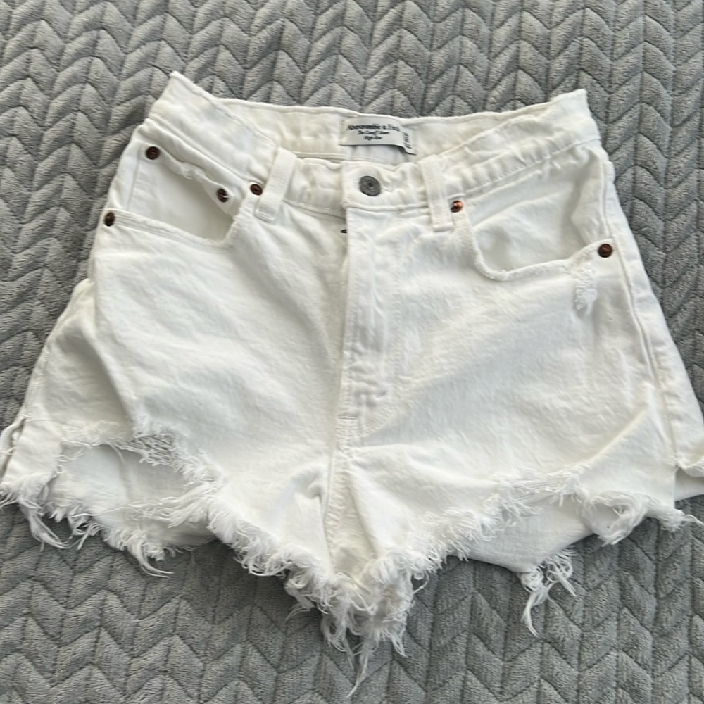 Abercrombie & Fitch Cutoff Short. high rise. Denim-white
